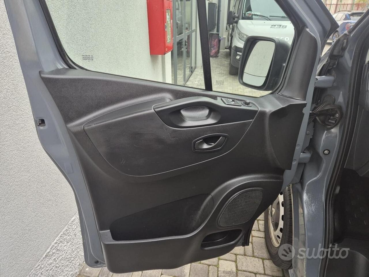 RENAULT TRAFIC ENERGY dCi 120cv 6 POSTI - autocarr