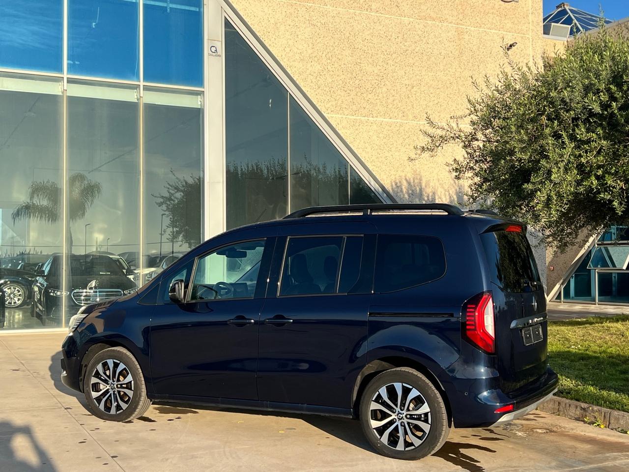 Renault Kangoo E-Tech Techno possibilità noleggio no scoring