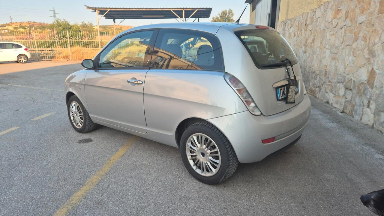 Lancia Ypsilon 1.3 MJT 75 CV Oro