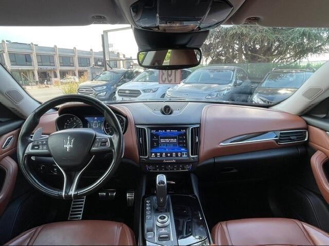 Maserati Levante s q4 430cv