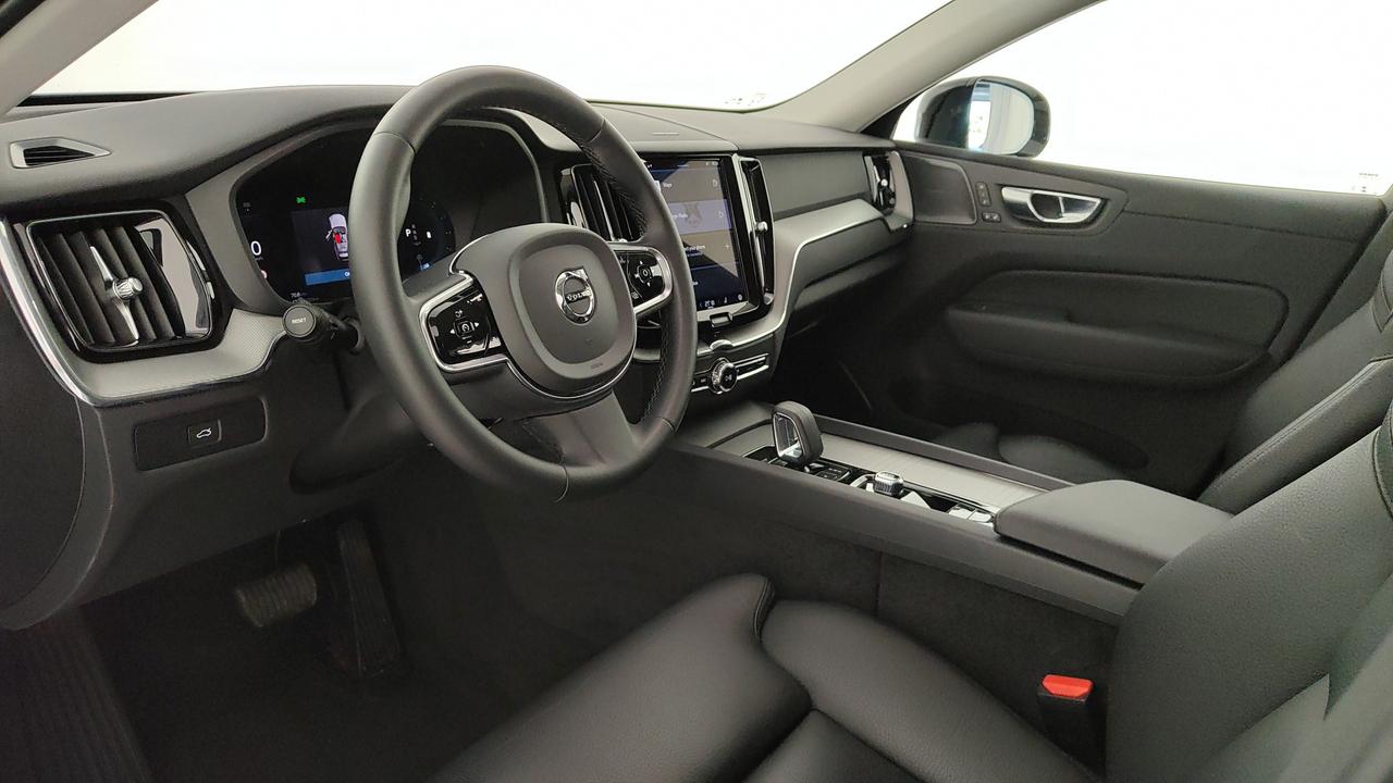 VOLVO XC60 2.0 b4 Plus Dark auto