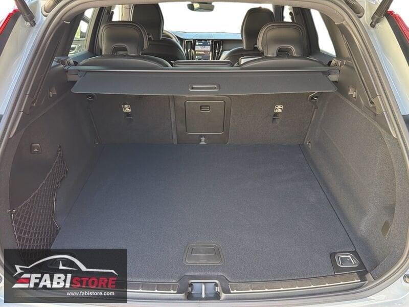 Volvo XC60 B5 AWD 250 Cv R-Design Plus Dark - KM/0