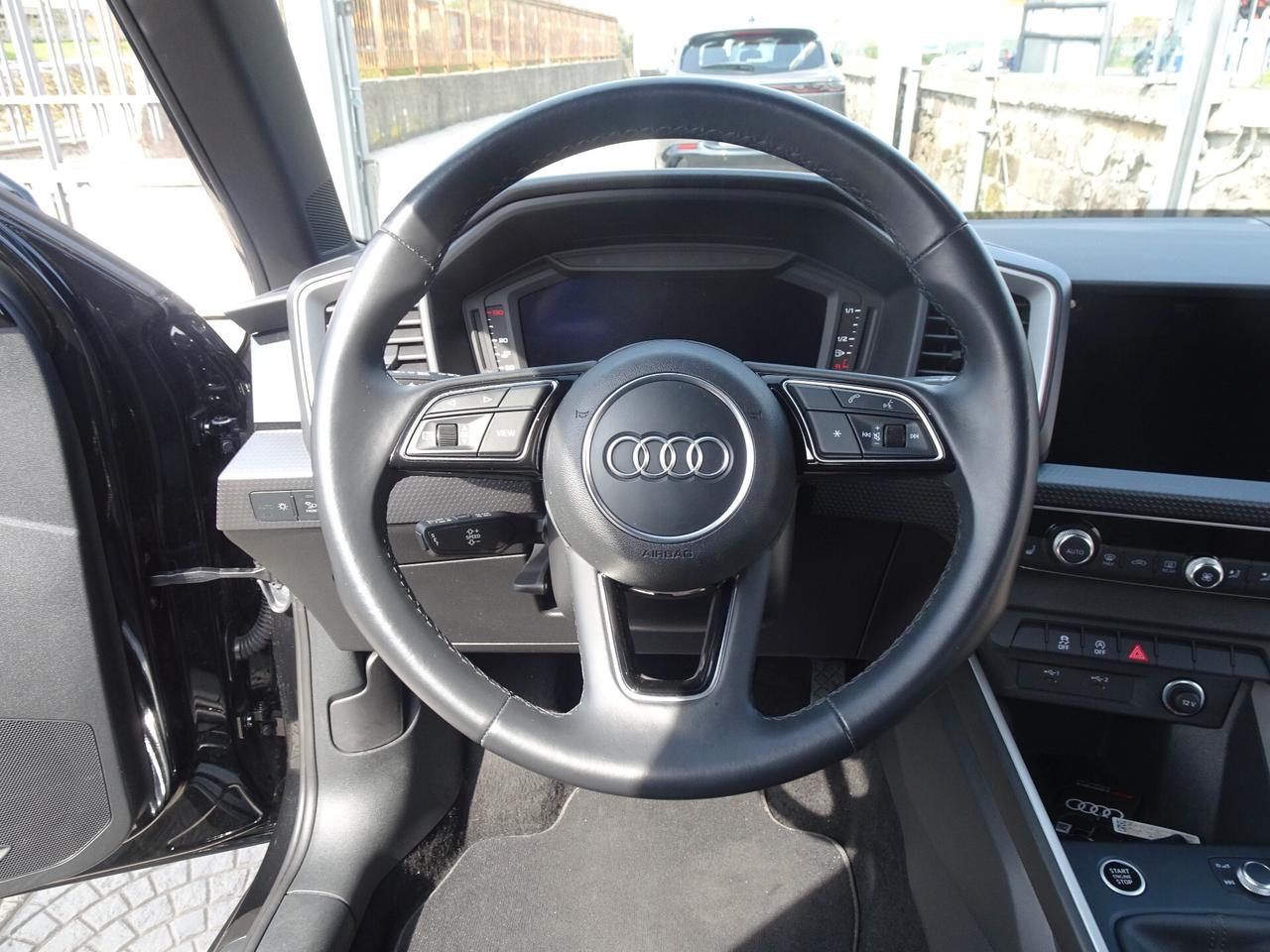 Audi A1 Allstreet 35 TFSI Identity Contrast