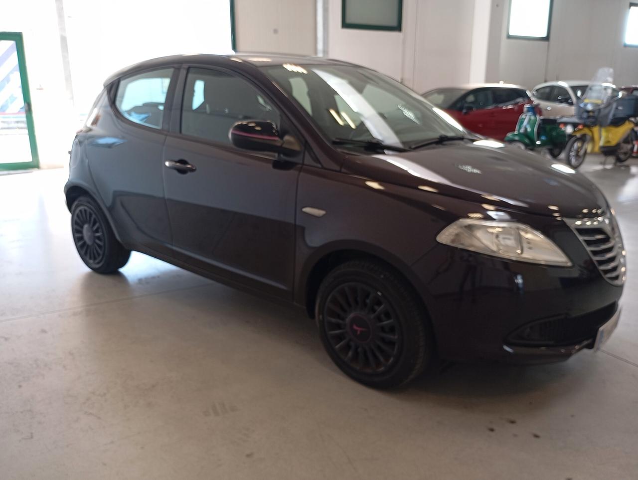 Lancia Ypsilon 1.2 69 CV 5 porte S&S Gold