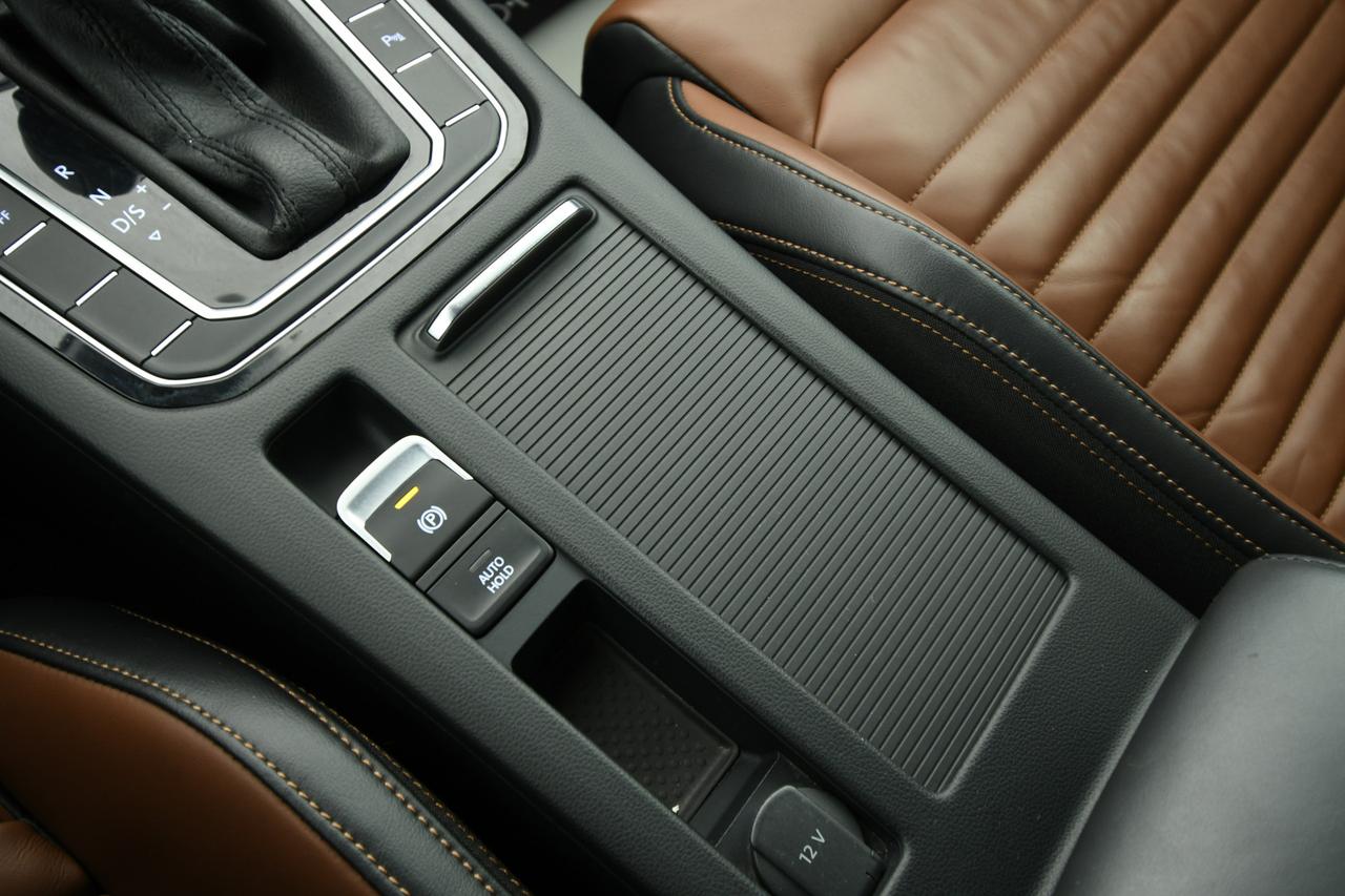 VOLKSWAGEN Passat Variant 2.0 tdi Executive 150cv dsg PELLE+ACC+APP CONNECT