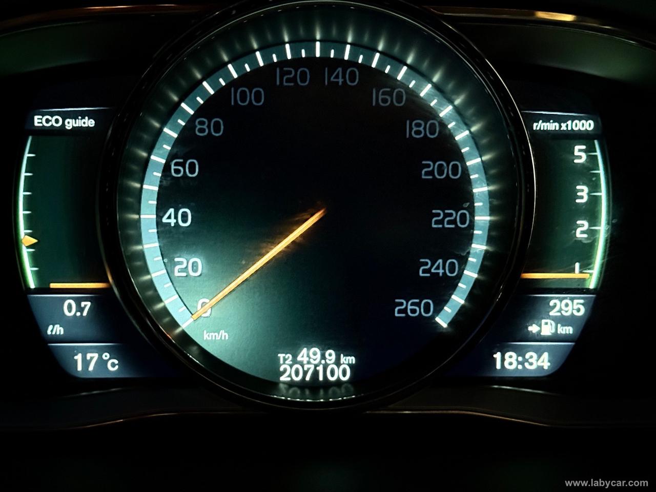 VOLVO XC60 D5 AWD Geartronic R-design Momentum