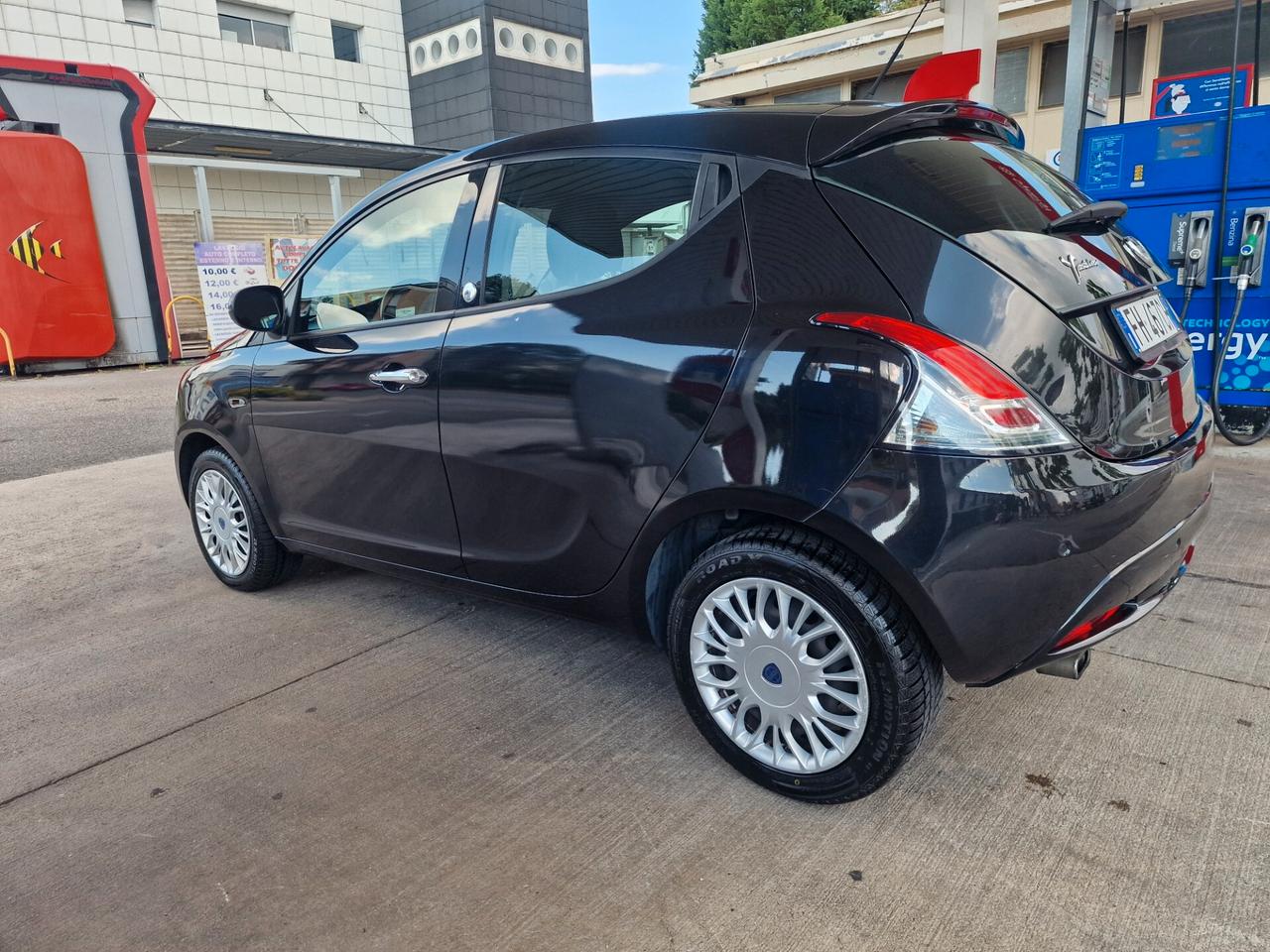 Lancia Ypsilon 1.2 69 CV 5 porte GPL Ecochic Gold
