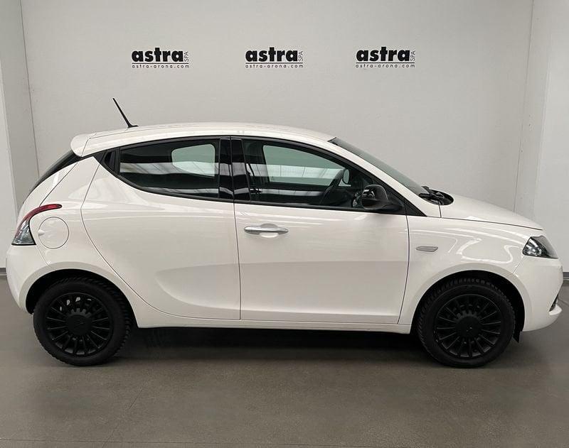 Lancia Ypsilon 1.0 FireFly 5 porte S&S Hybrid Silver