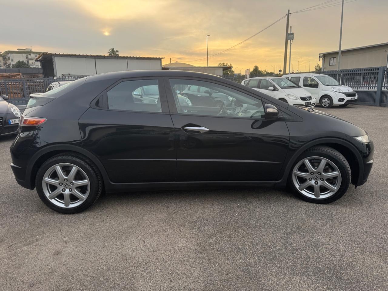 Honda Civic 1.8 i-VTEC 5p. Executive i-P
