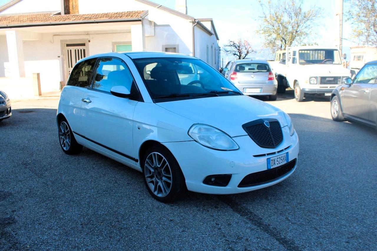 Lancia Ypsilon 1.3 MJT 90 CV Platino