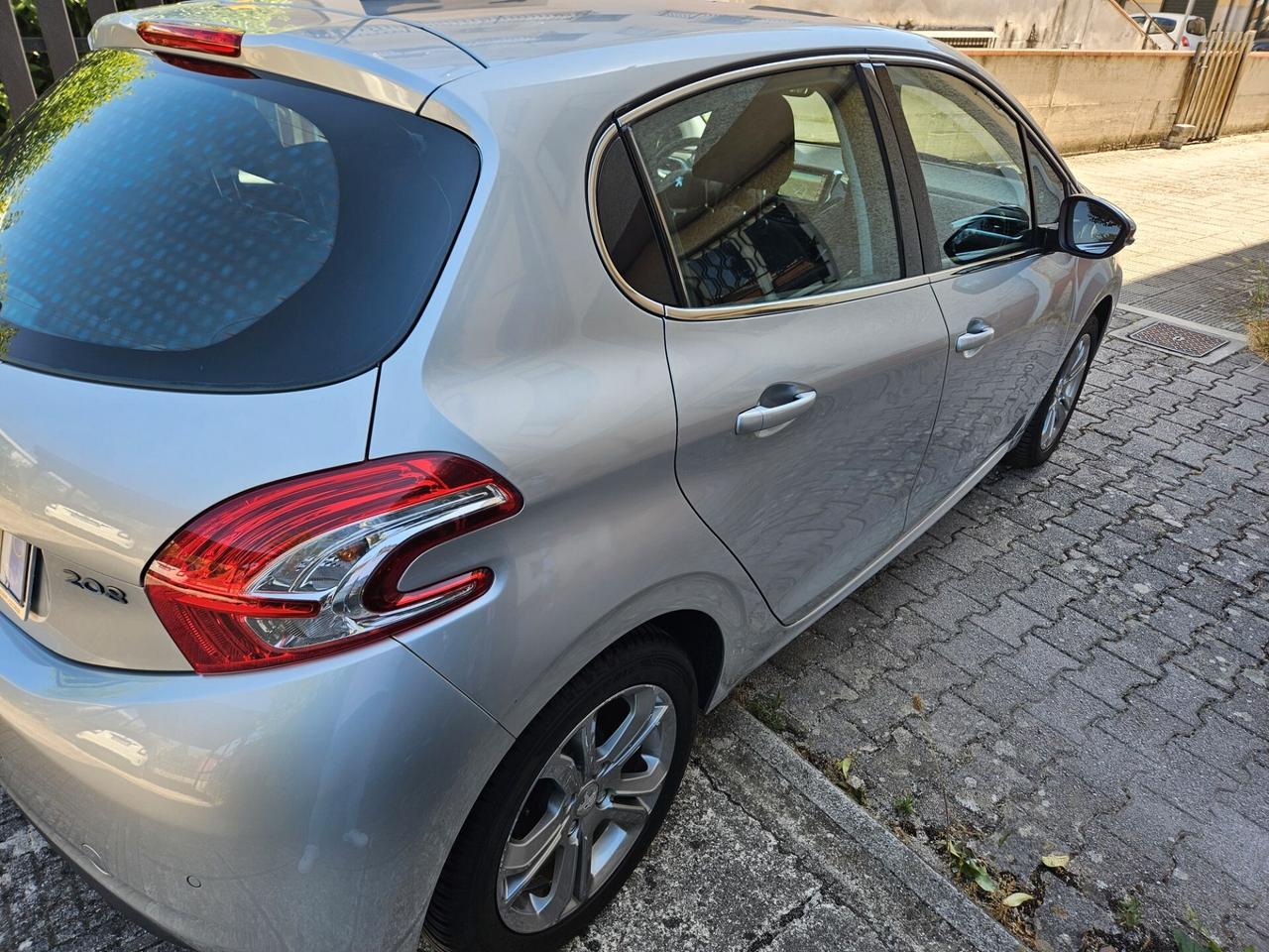 Peugeot 208 PureTech 82 5 porte Allure GPL