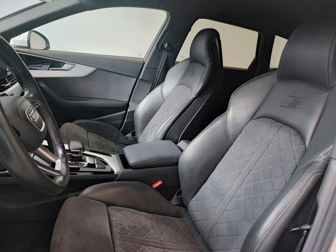 Audi A4 35 TDI S tronic line edition