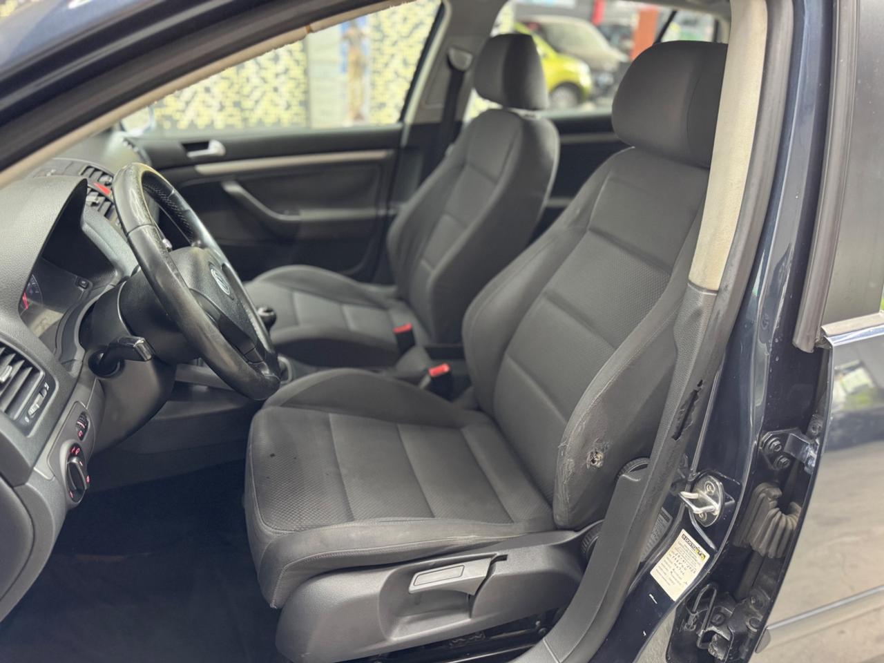 Volkswagen Golf 1.6 16V FSI 5Porte ADATTA NEOPATENTATI