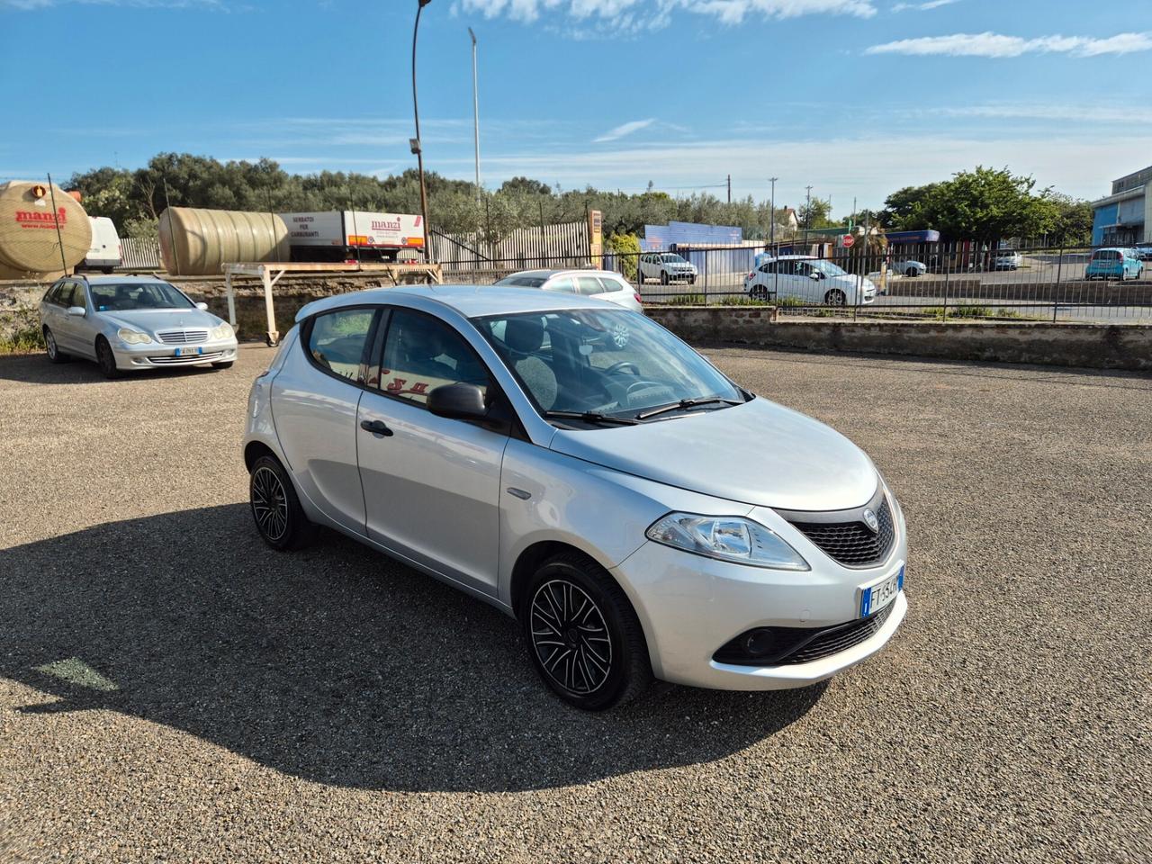 Lancia Ypsilon 1.2 69 CV 5 porte Elefantino Blu