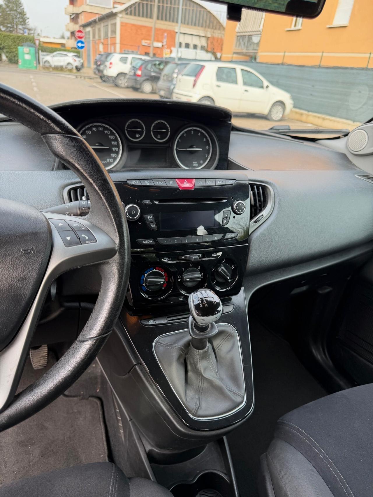 Lancia Ypsilon 1.2 - NEOPATENTATI - 12 MESI DI GARANZIA -