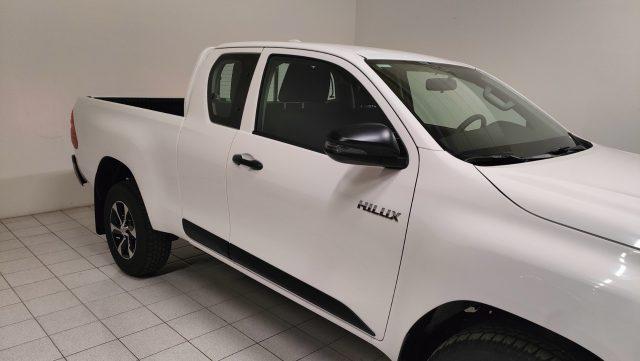 TOYOTA Hilux 2.4 D-4D 4WD Extra Cab PRONTA CONSEGNA KM 0