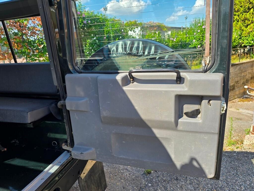 Land Rover Defender 90 TD5 RESTAURATA!