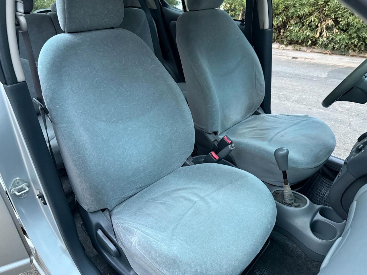 Toyota Yaris 1.0 cat 5 porte Sol - 2001