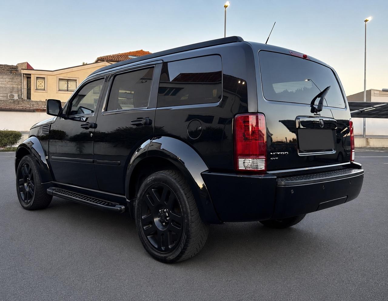 Dodge Nitro 2.8 CRD SXT 4WD BLACK Edition unica