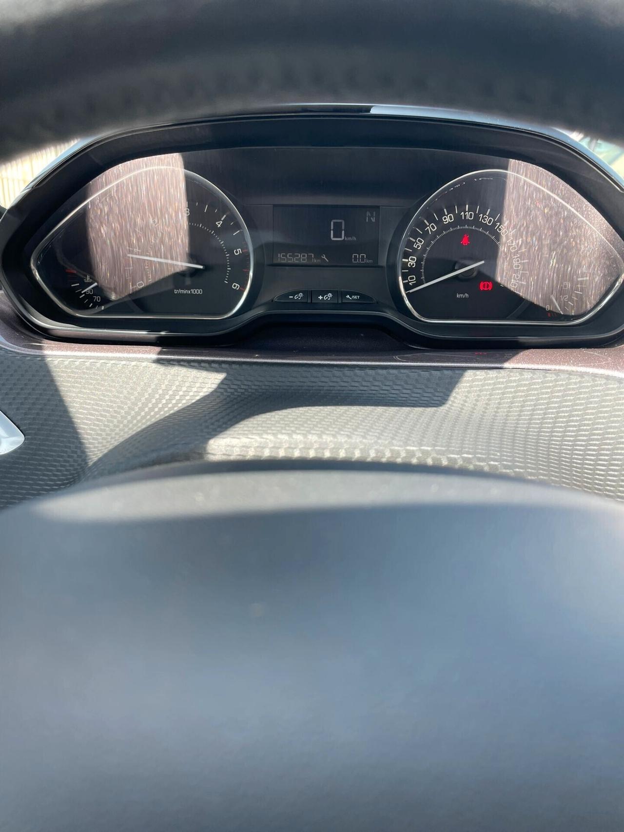 PEUGEOT 2008 BlueHDi 100 S&S Allure