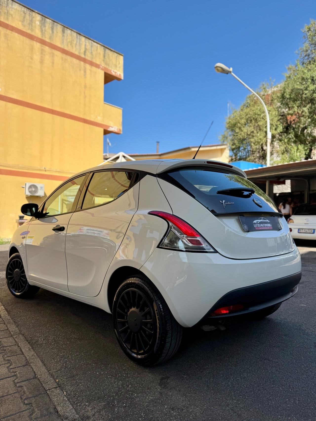 Lancia Ypsilon 1.2 69 CV 5 porte Elefantino Blu OK NEOPATEN