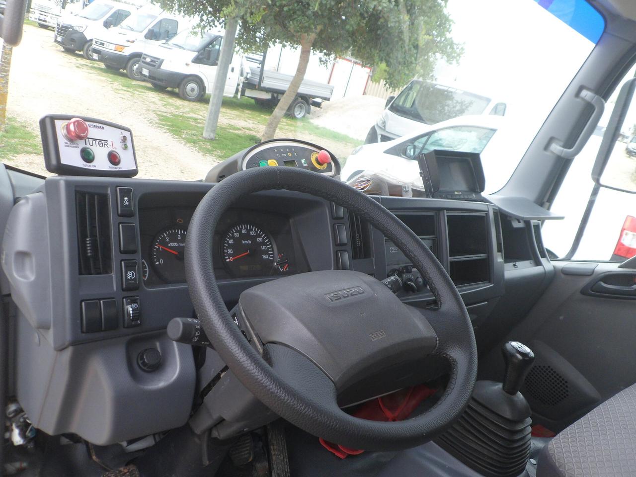 Isuzu M21 compattatore