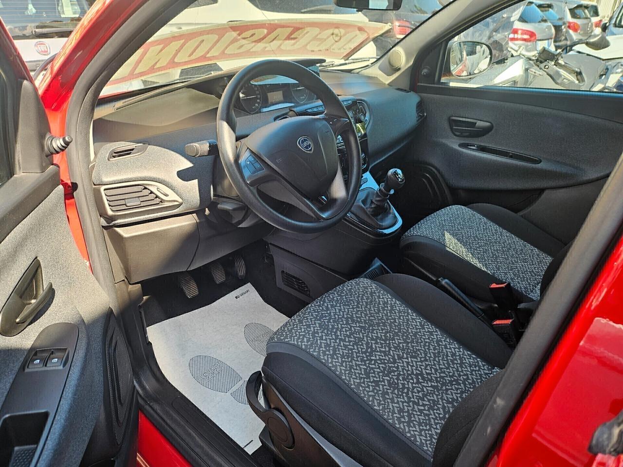 Lancia Ypsilon 1.0 FireFly Hybrid Ecochic Silver 11/2021