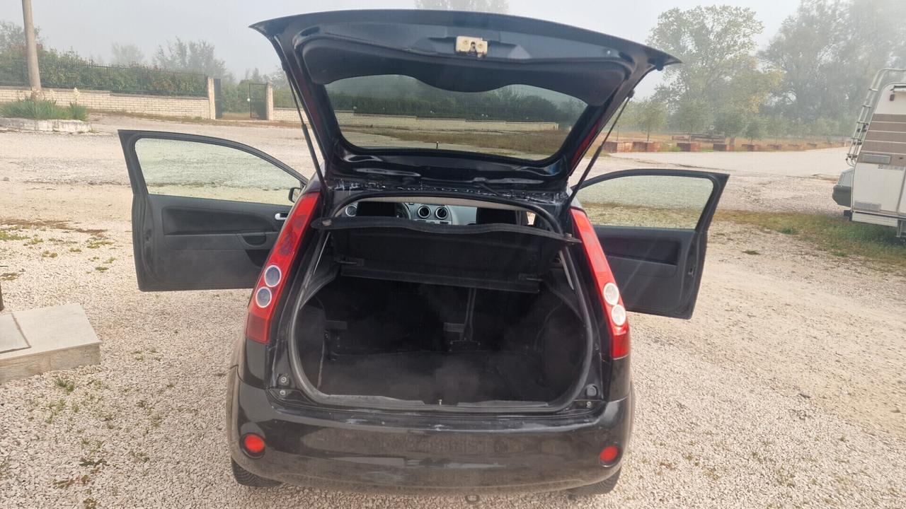Ford Fiesta 1.2 16V 3p. Ghia "GPL"