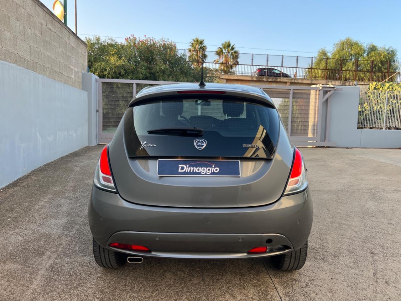 Lancia Ypsilon 1.0 Hybrid Gold | 2021