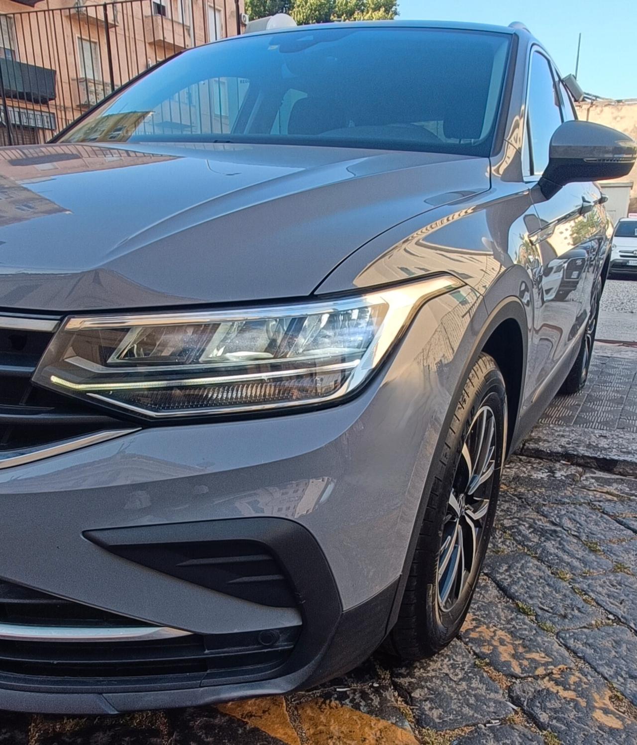 Volkswagen Tiguan 2.0 TDI 150 CV SCR DSG R-Line