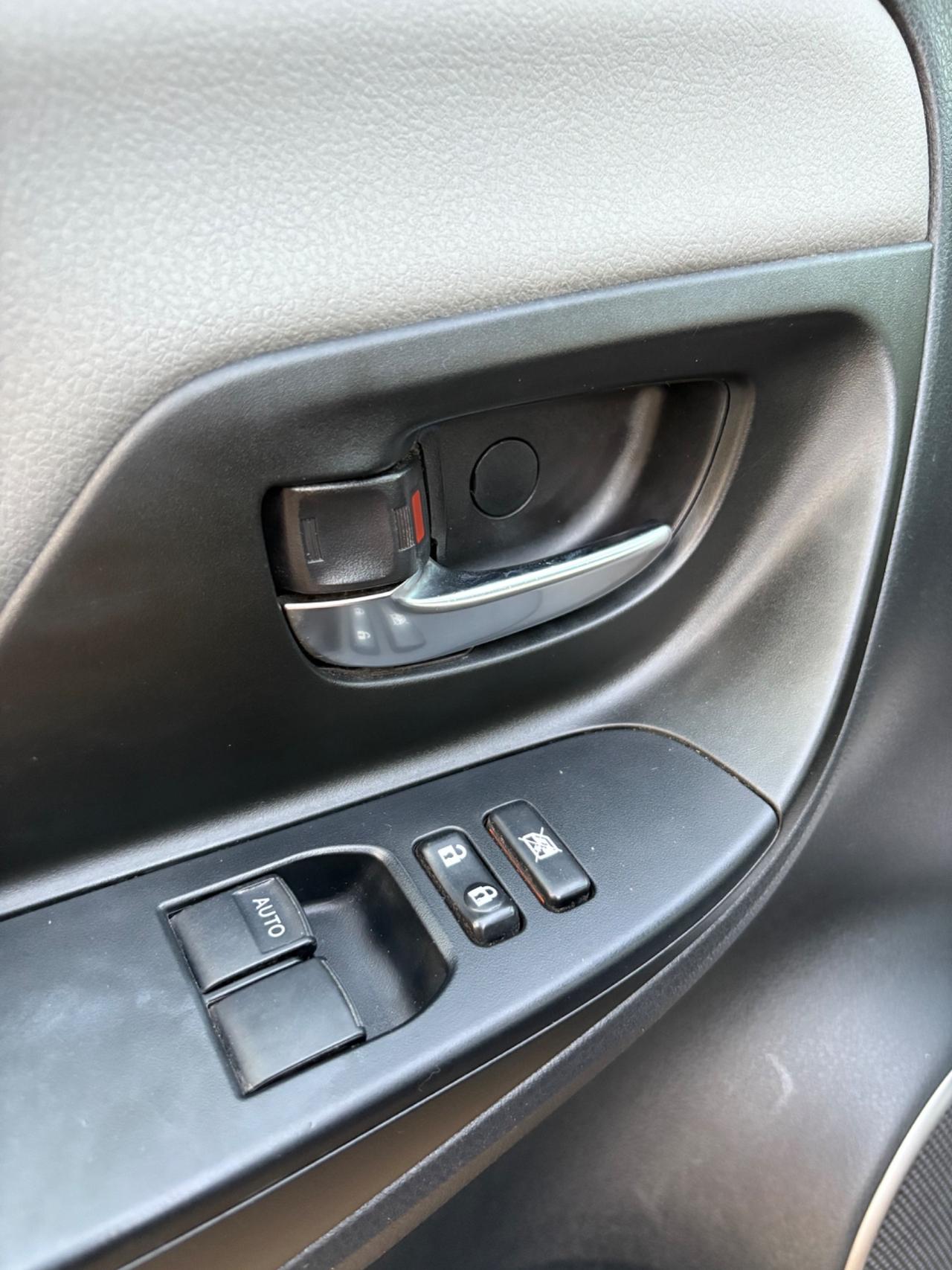 Toyota Yaris 1.4 D-4D 5 porte unico proprietario adatta a neopatentati