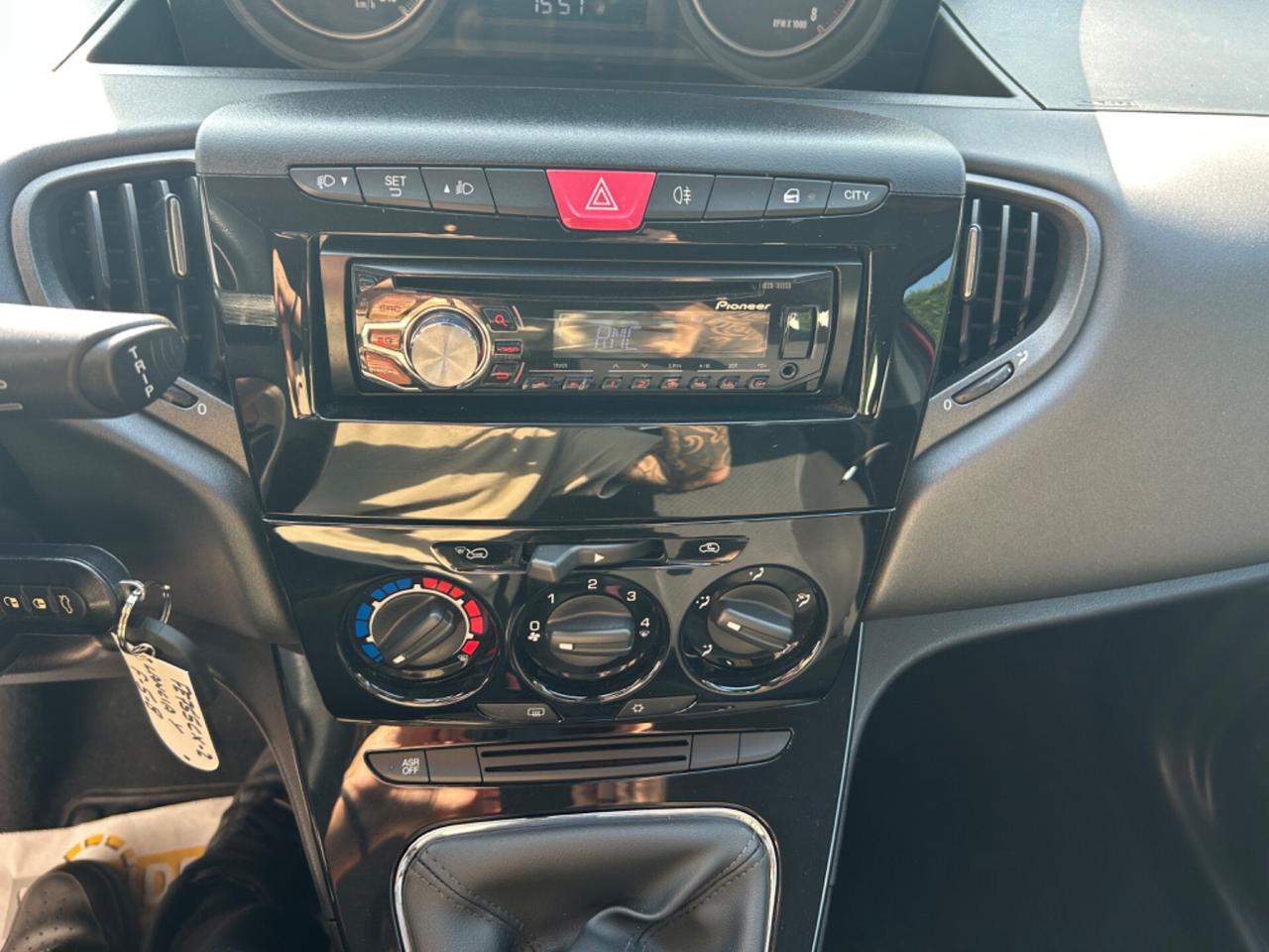 Lancia Ypsilon 1.2 69 CV 5 porte Platinum