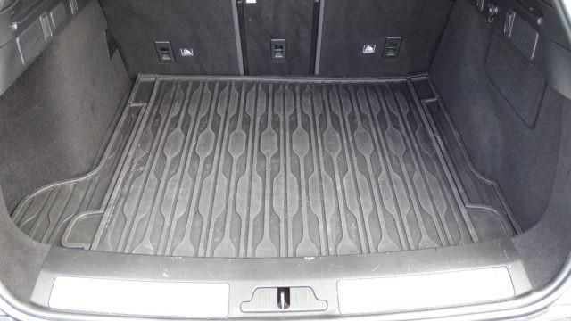 LAND ROVER Range Rover Velar 2.0D I4 240 cv "R-Dinamic S", cerchi 22 Pollici