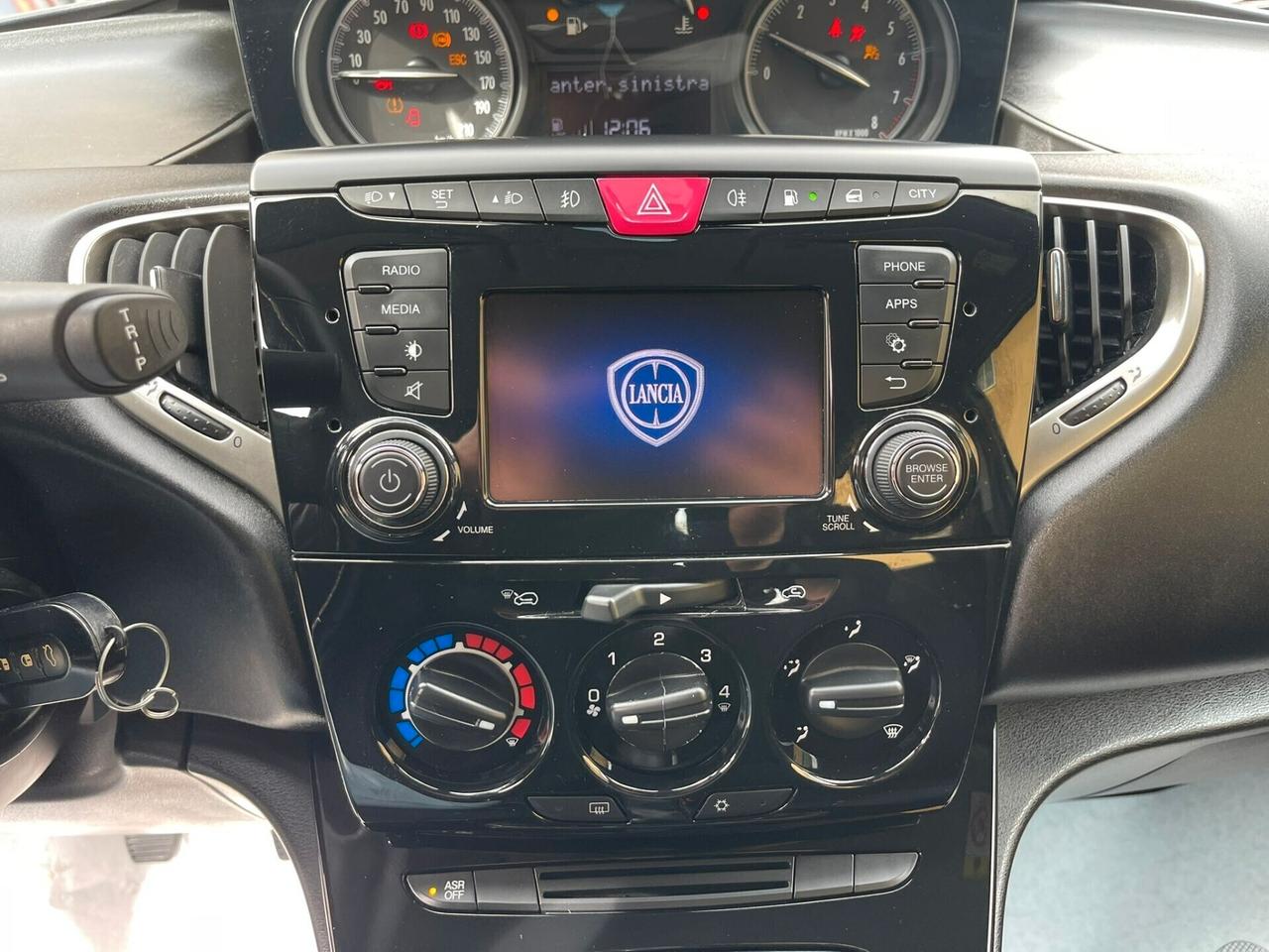 Ypsilon 1.2 69 CV 5 porte GPL Ecochic Gold