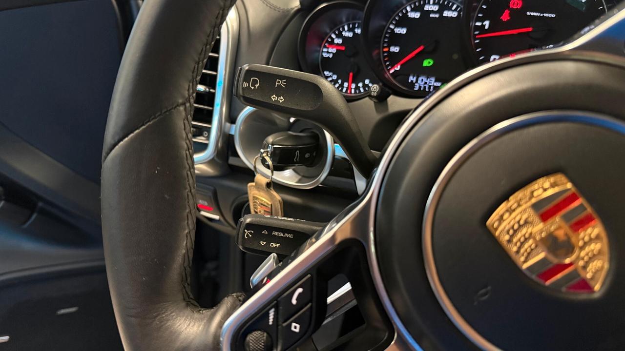 PORSCHE CAYENNE 3.0 DIESEL PLATINUM EDITION 2015