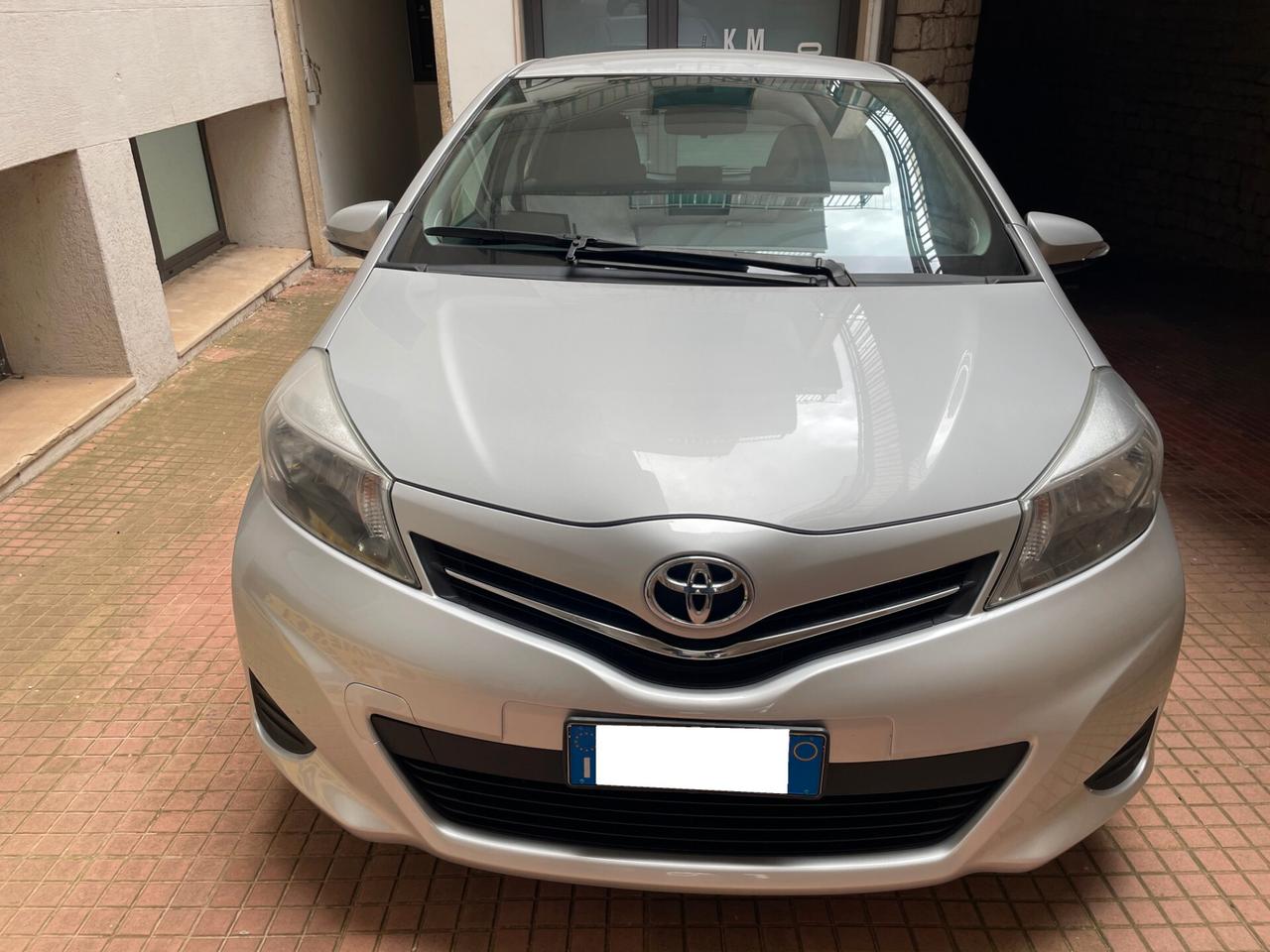 Toyota Yaris 1.4 D-4D 5 porte Active FINANZIABILE A € 140,00 MENSILI