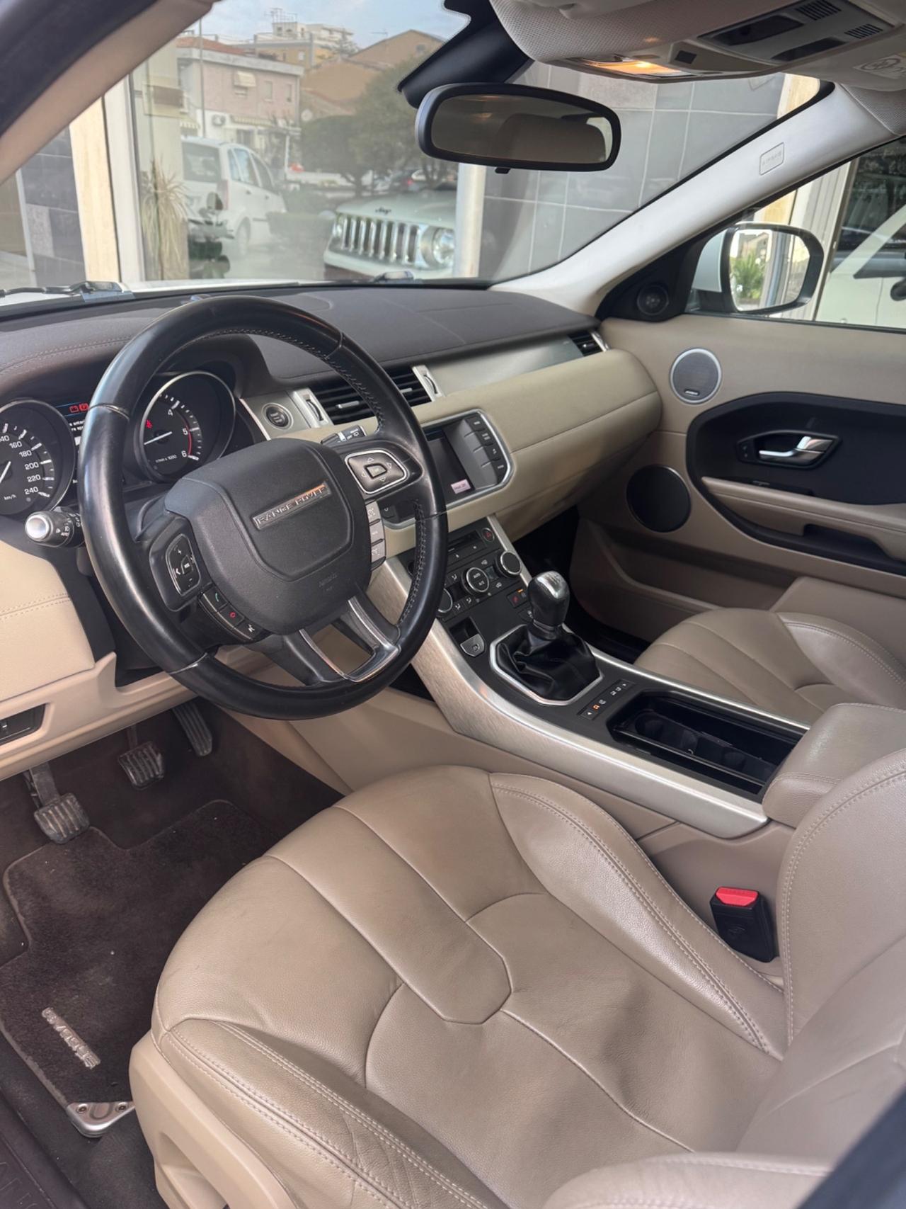Land Rover Range Evoque 2.2 TD4 5p. Pure