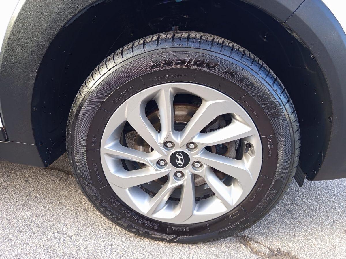 HYUNDAI Tucson 1.7 CRDi XPossible TETTO/NAV/PELLE