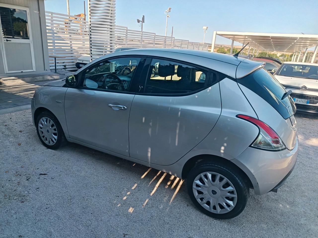 Lancia Ypsilon 1.2 69 CV 5 porte Silver
