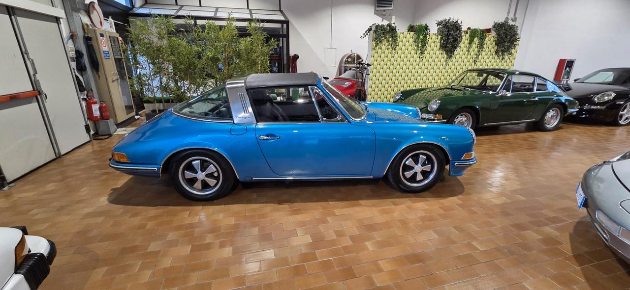 Porsche 911 2400T Targa Asi Restauro Ölklappe