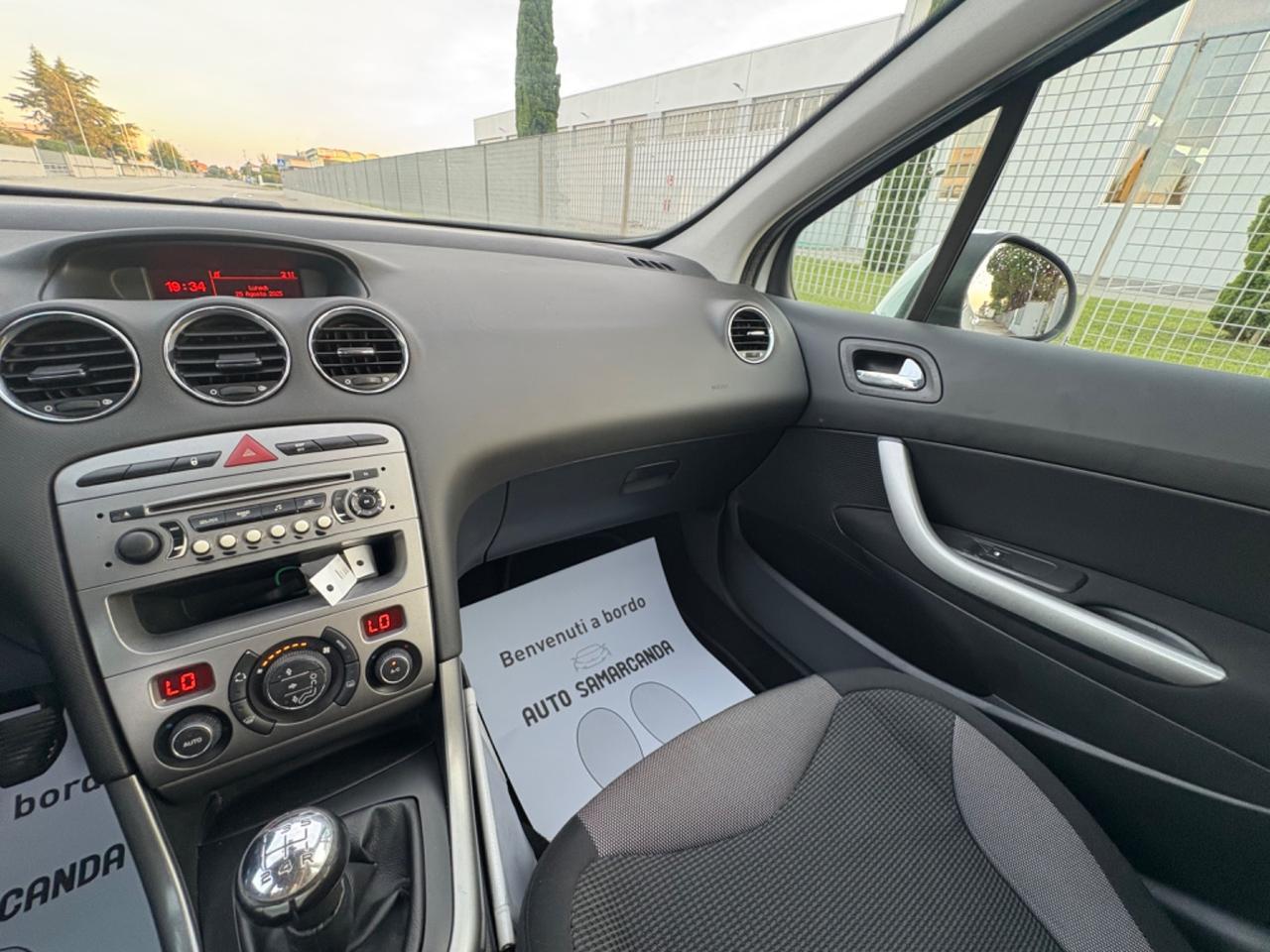 Peugeot 308 1.6 8V HDi 93CV 5p 2012