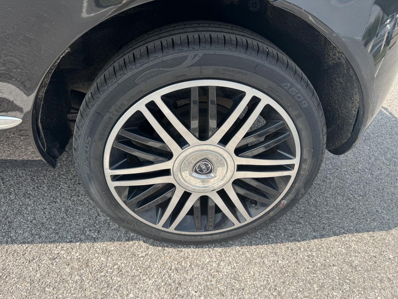 Lancia Ypsilon 1.3 MJT 75CV Elle Edition