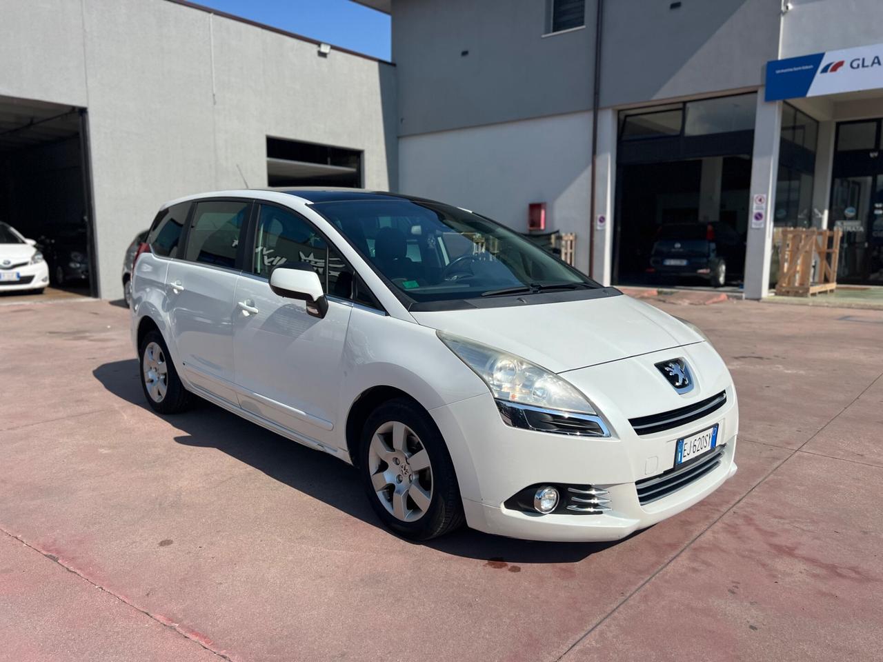 Peugeot 5008 1.6 e-HDi 112CV Stop&Start cambio robotizzato Active