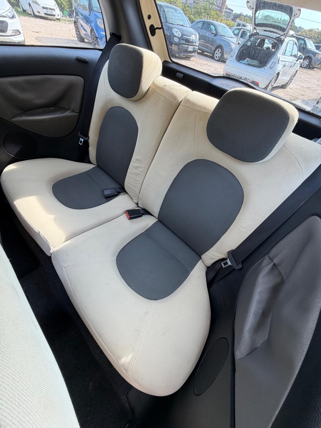 Lancia Ypsilon 1.3 MJT 75 CV Platino