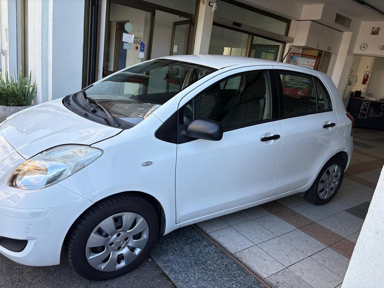 Toyota Yaris 1.0 5 porte