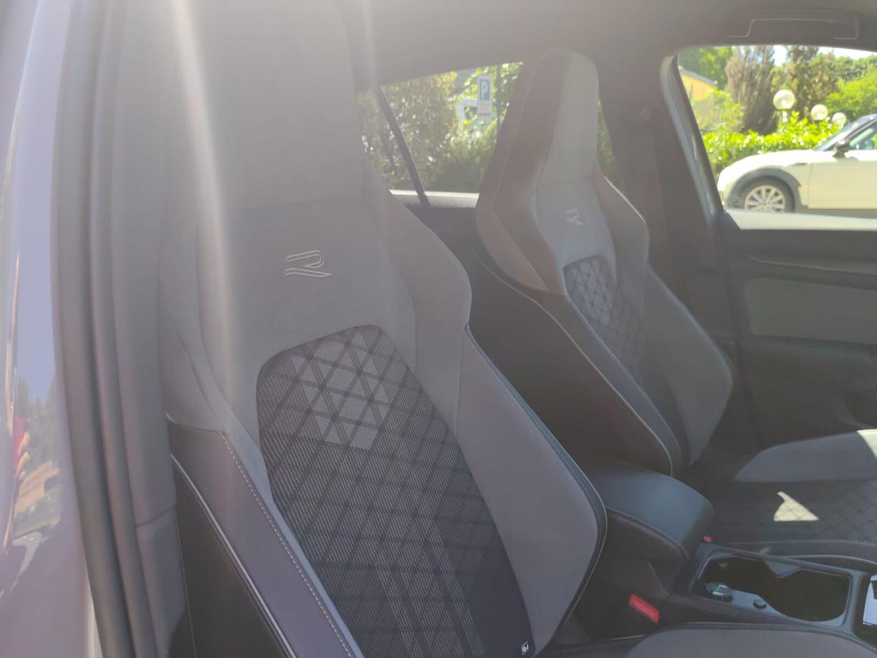 Volkswagen Golf 1.5 eTSI 150 CV EVO ACT DSG R-Line