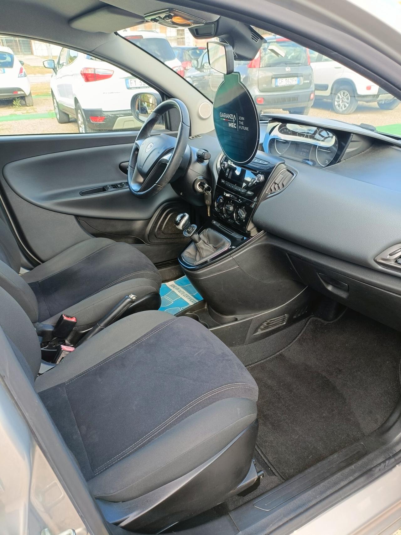 Lancia Ypsilon 1.2 69 CV 5 porte GPL Ecochic Silver