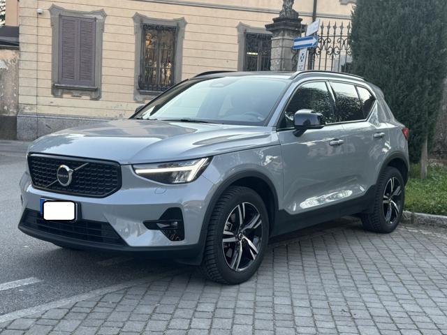 VOLVO XC40 B3 automatico Plus Dark TETTO PAN. Iva deducibile