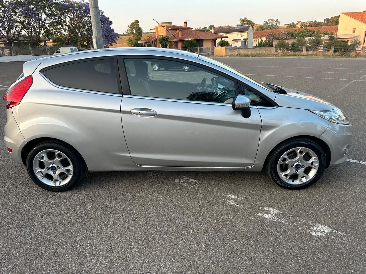 Ford Fiesta 1.4 TDCi 70CV 5 porte Titanium