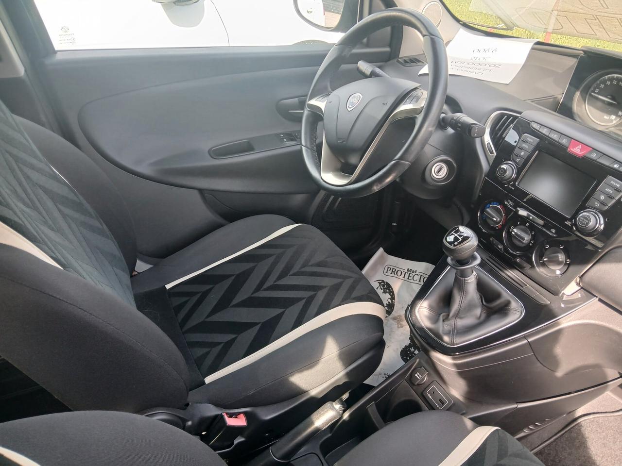 Lancia Ypsilon 1.2 69 CV 5 porte Gold